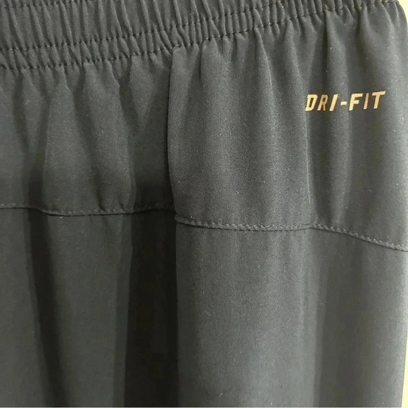 EUC Nike navy Women’s Drifit athletic pants. Zipper pockets and legs Lightweight - Picture 11 of 16